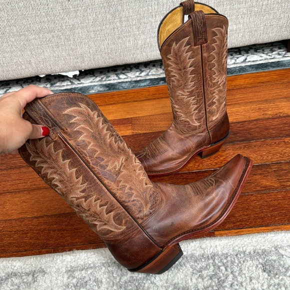 TONY LAMA | Brown Handcrafted Cowgirl Boots - Picture 4 of 8